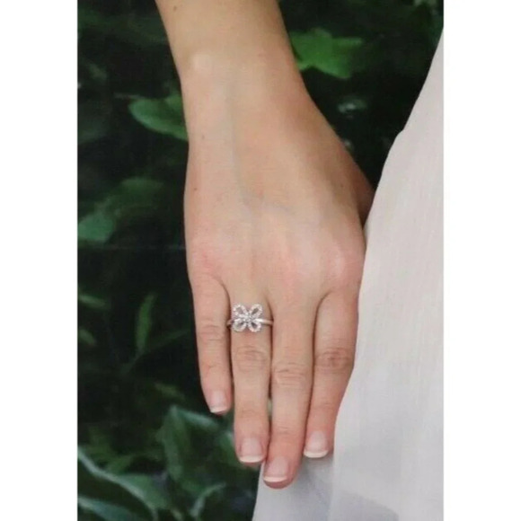 14k White Gold Diamond Ring Bow Flower Ring Size 7 1/4 - Picture 3 of 9